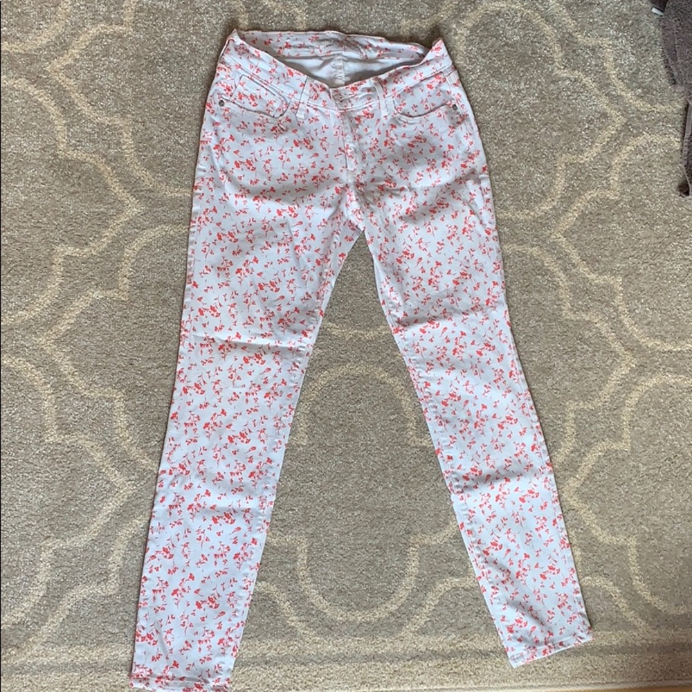 White jeans flower pattern